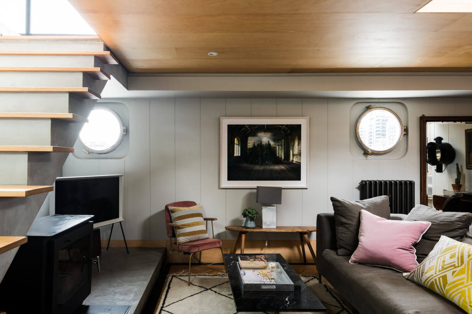 A Houseboat in London Fit For A Family 9 light-gray-living-room-houseboat-london-nordroom