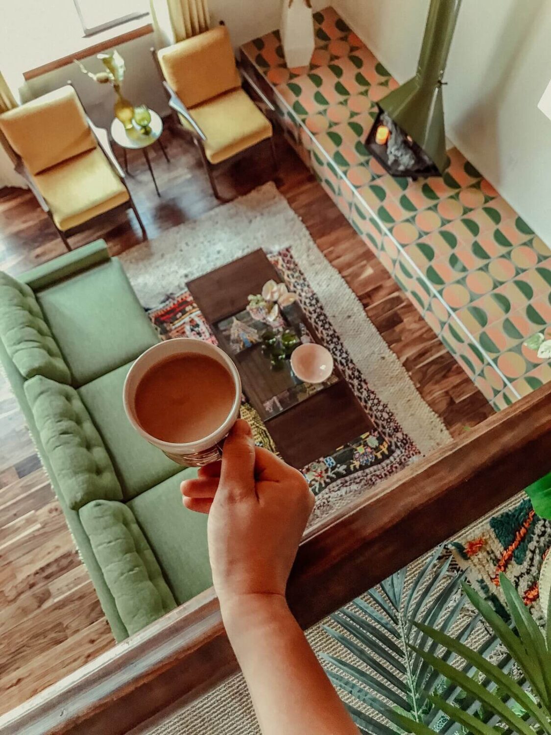 The Kitchy Cabin: A Lovely Airbnb Home in California 1 the-kitchy-cabin-living-room-green-sofa-floor-tiles-midcentury-airbnb-home-california-nordroom