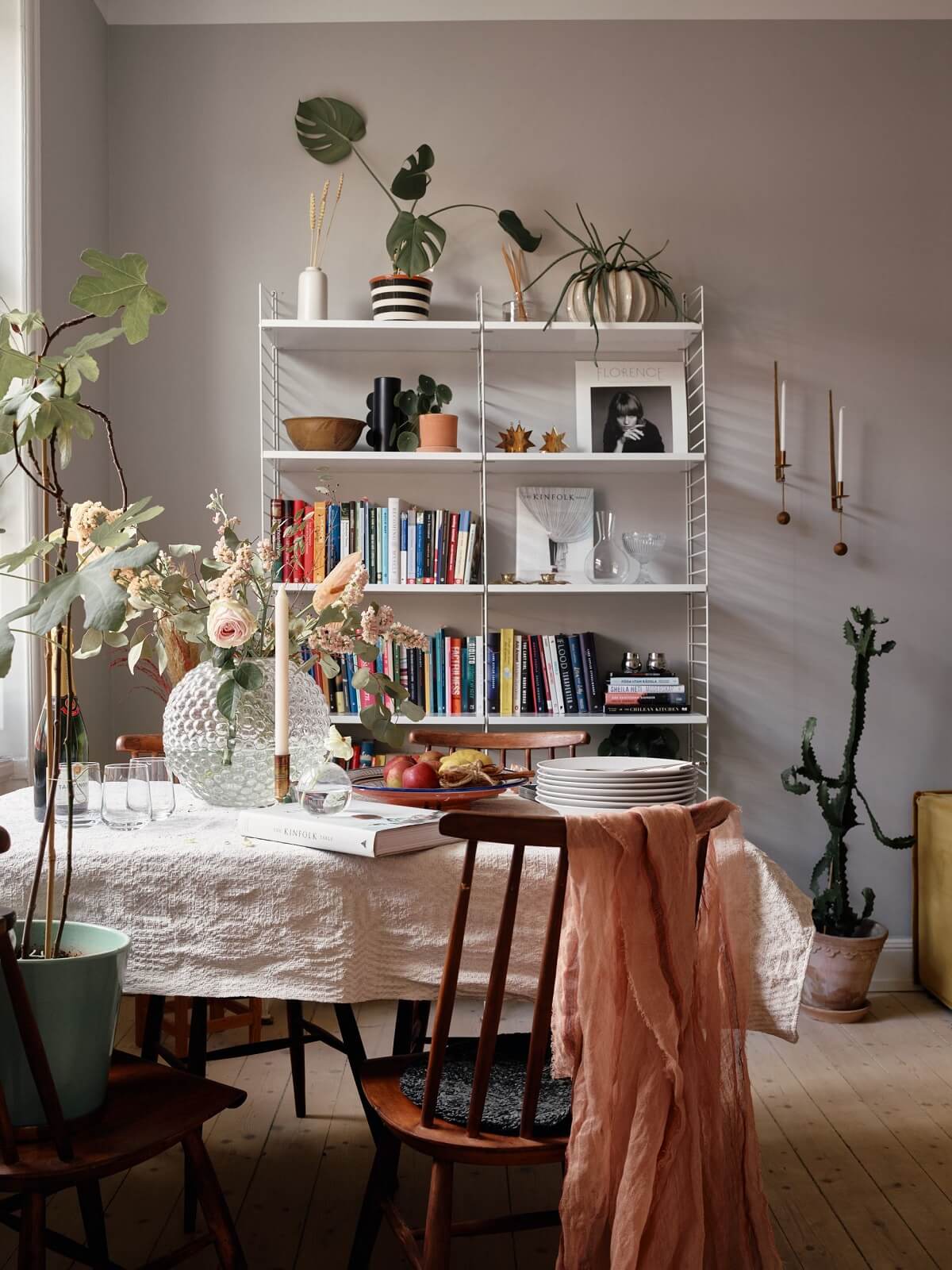 dining-table-bookshelves-gray-walls-nordroom