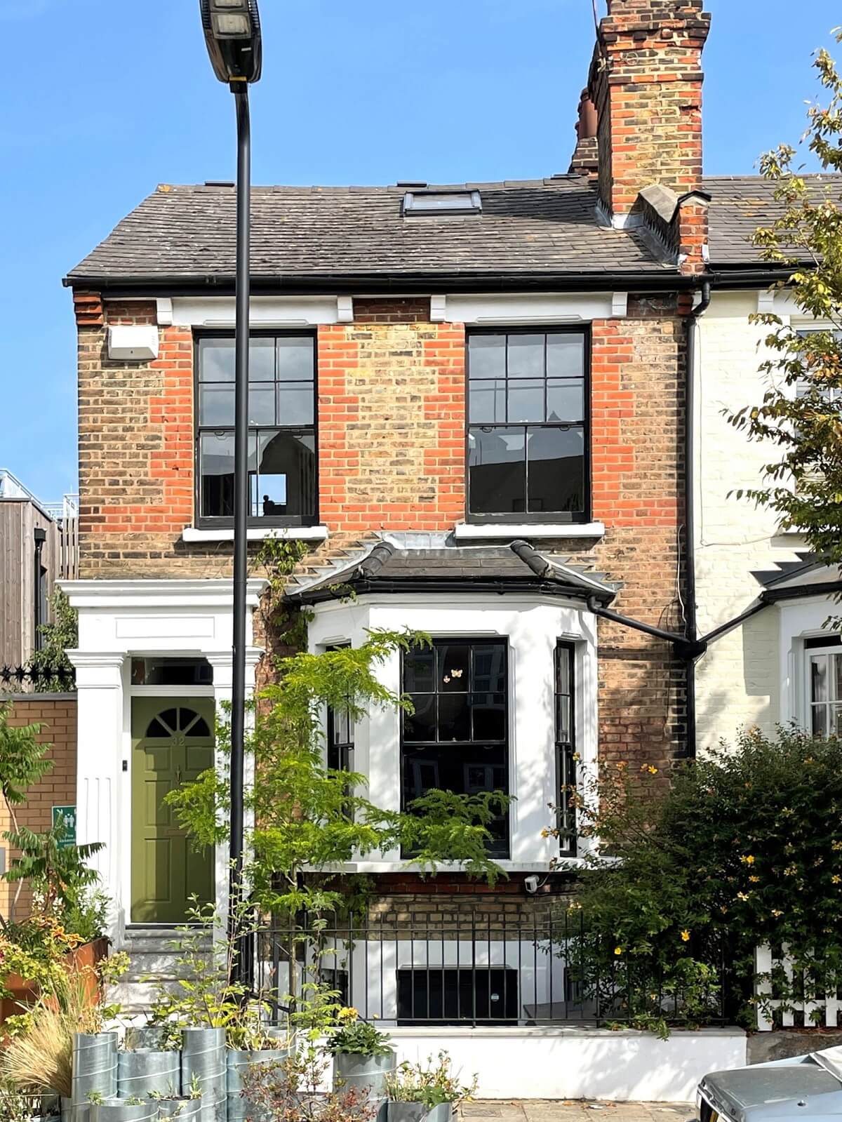 exterior-london-townhouse-bay-window-nordroom