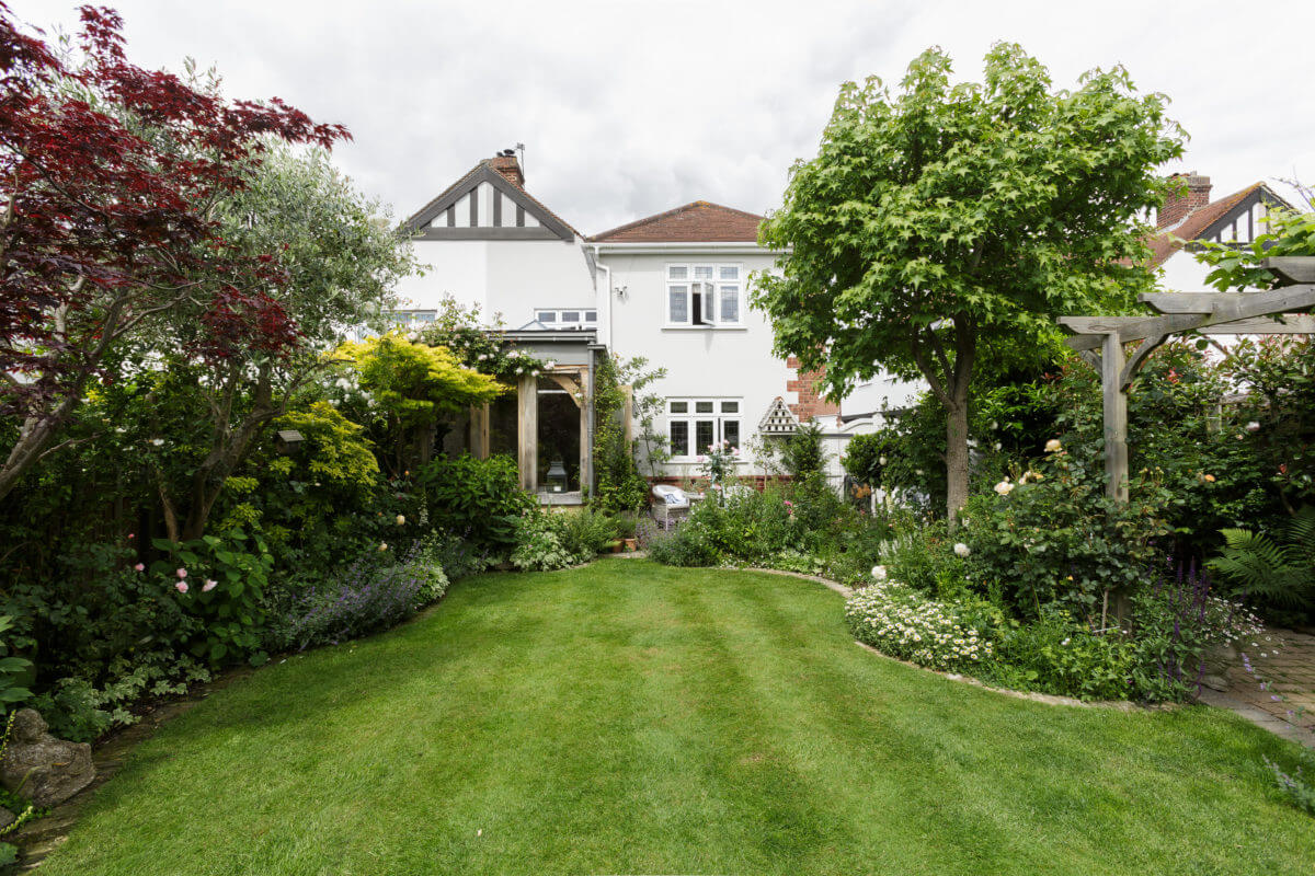A Cozy Cottage-Style Country House with a Lovely Garden 38 garden-exterior-country-house-england-nordroom
