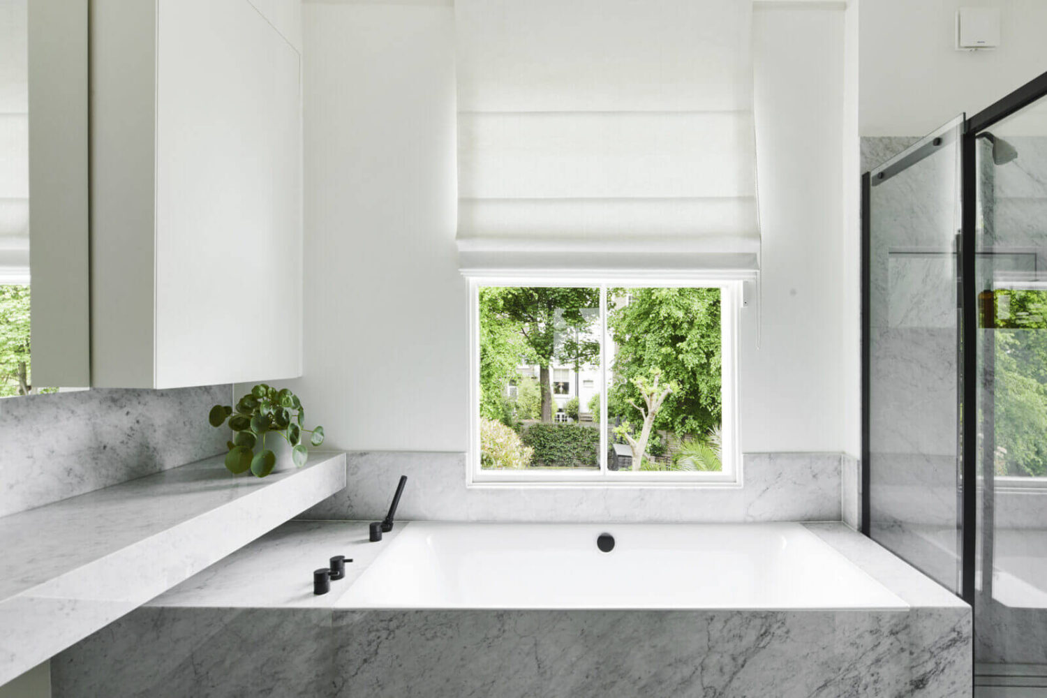 A Monochrome Victorian Townhouse in London 10 modern-monochrome-bathroom-bath-window-nordroom