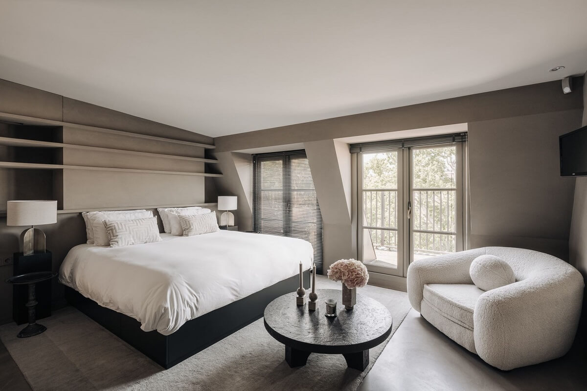 Light Gray Design Apartment in Amsterdam 16 monochrome-design-master-bedroom-amsterdam-nordroom