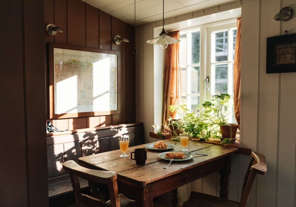 Spinks Nest: A Small Vintage Cottage in England 1 vintage-dining-table-window-flint-cottage-norfolk-spinks-nest-nordroom