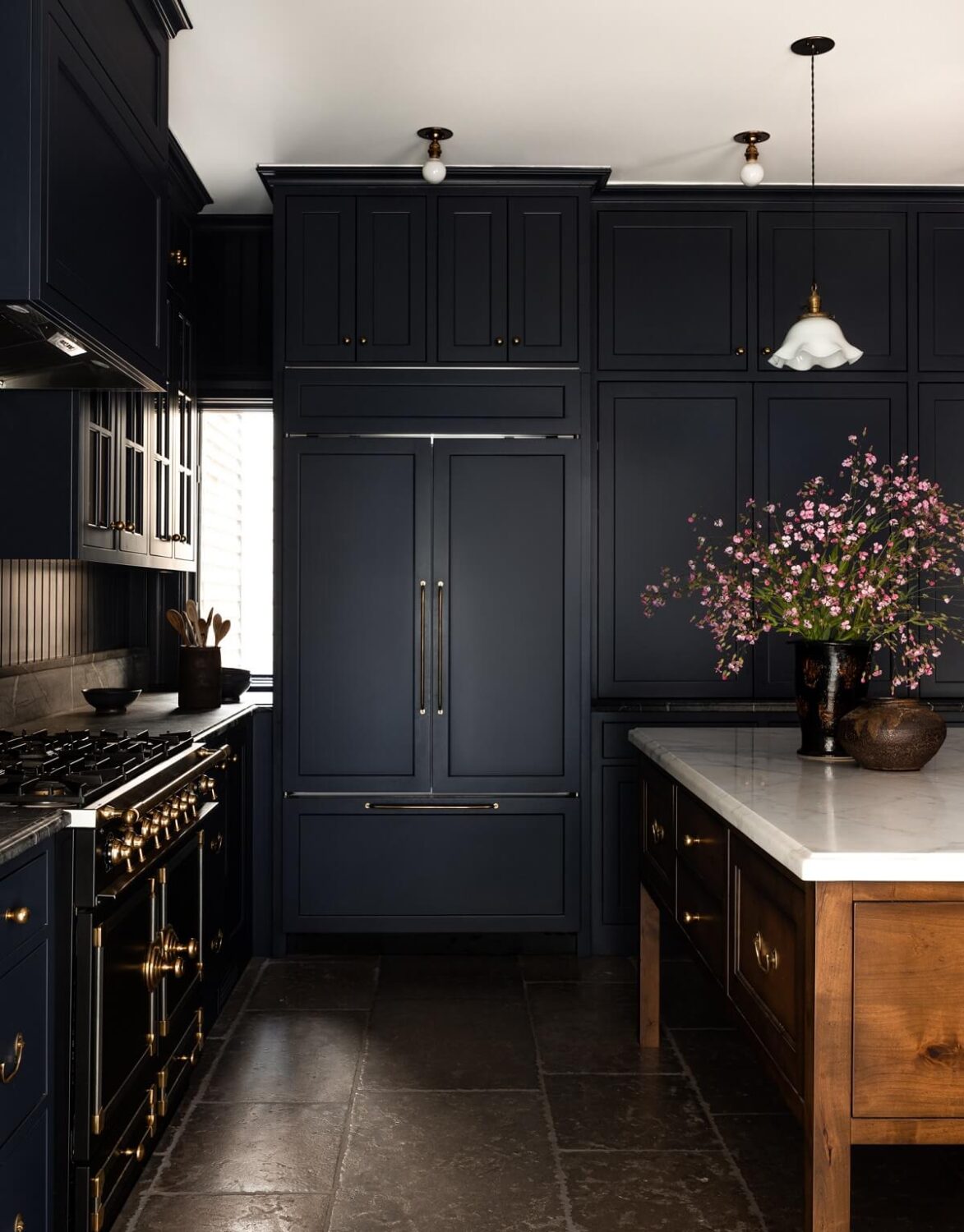 A Lesson in Color and Pattern in a San Francisco Home 11 Heidi-Caillier-Design-Cow-Hollow-SF-interior-design-dark-kitchen
