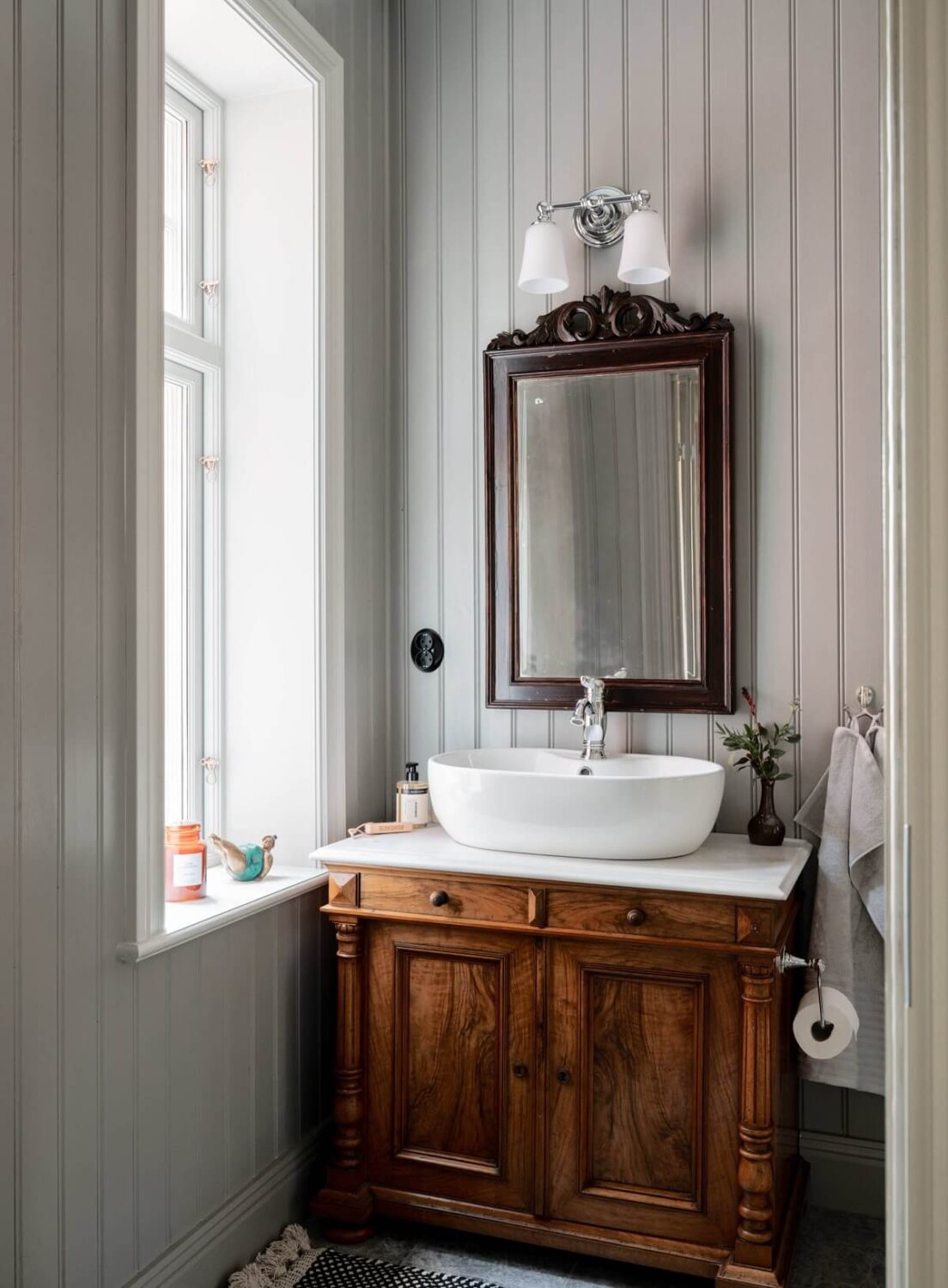 A Luxurious Archipelago Villa in Sweden 7 bathroom-antique-vanity-villa-sweden-nordroom