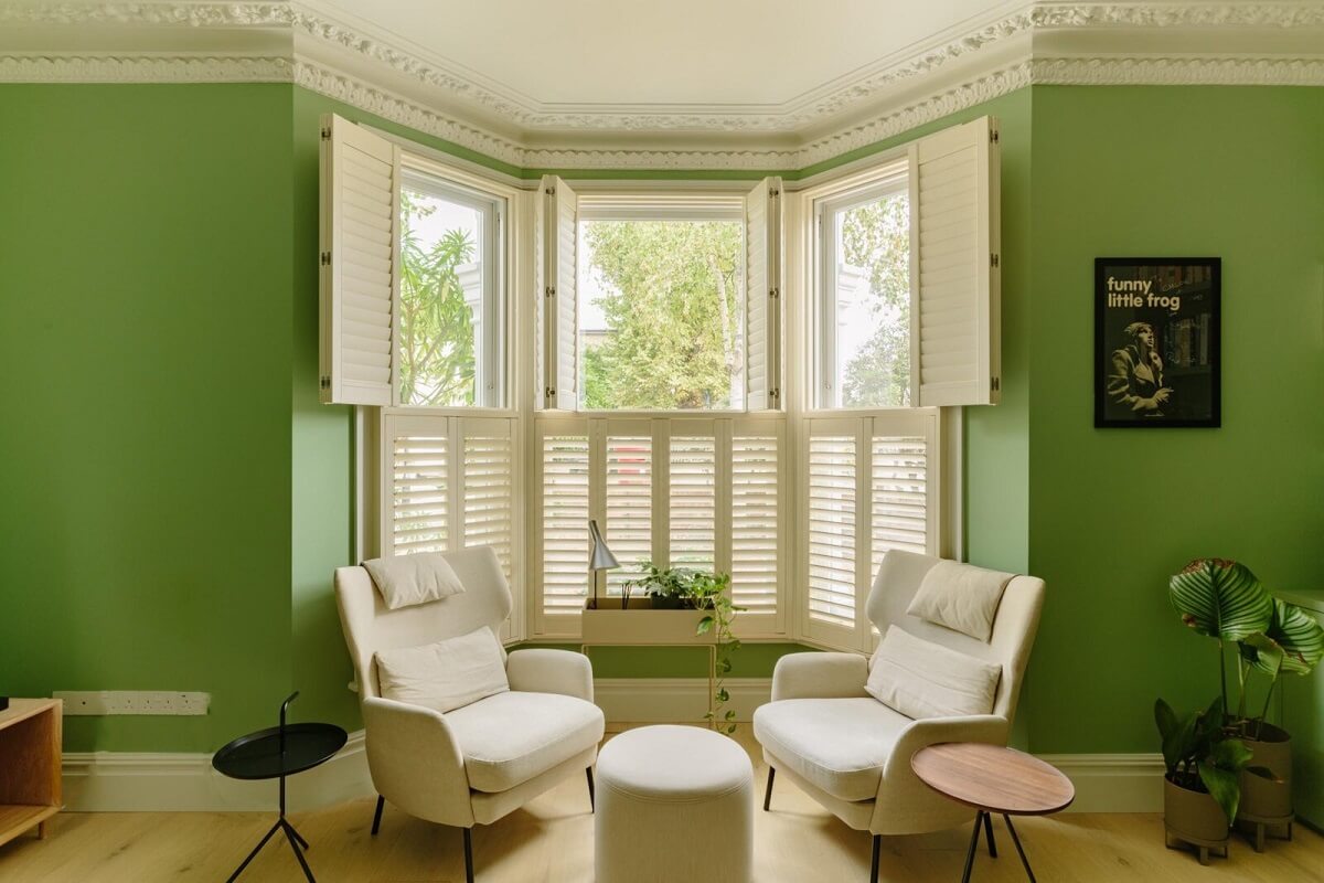 A London Home with a Cheerful Green Sitting Room 4 breakfast-room-green-farrow-ball-living-room-bay-window-nordroom