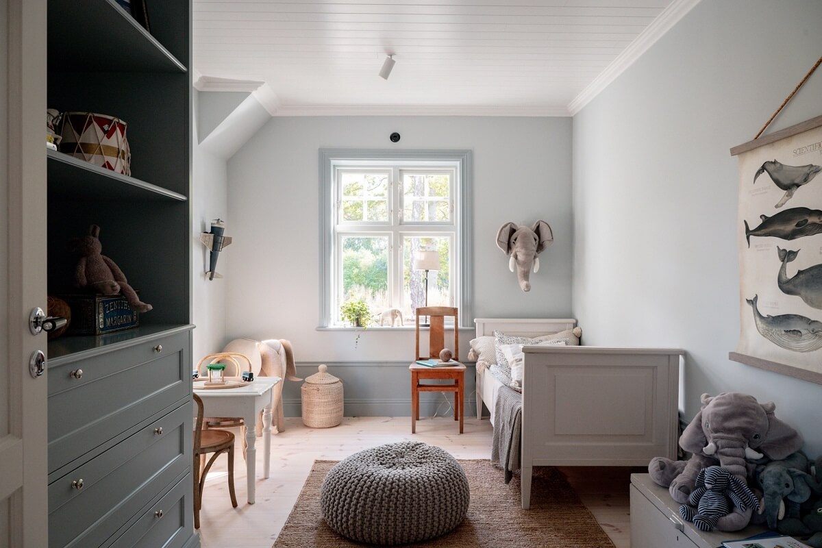 A Luxurious Archipelago Villa in Sweden 11 kids-bedroom-light-gray-walls-nordroom