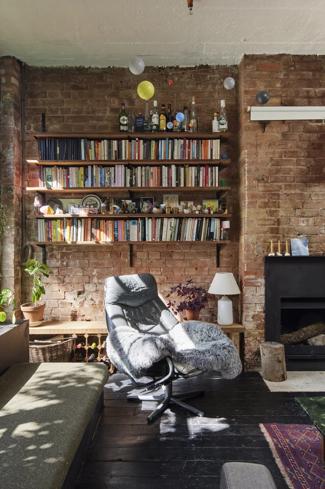 living-room-brick-wall-fireplace-bookshelfs-wooden-floor-nordroom