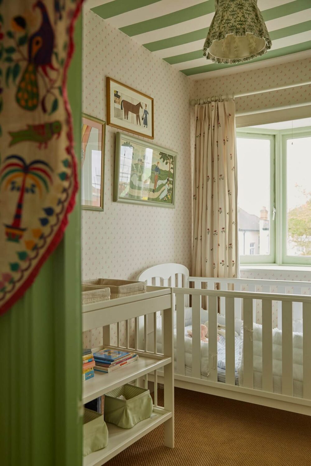 Beautiful Gender Neutral Nursery Ideas 1 baby-room-green-striped-ceiling-nordroom