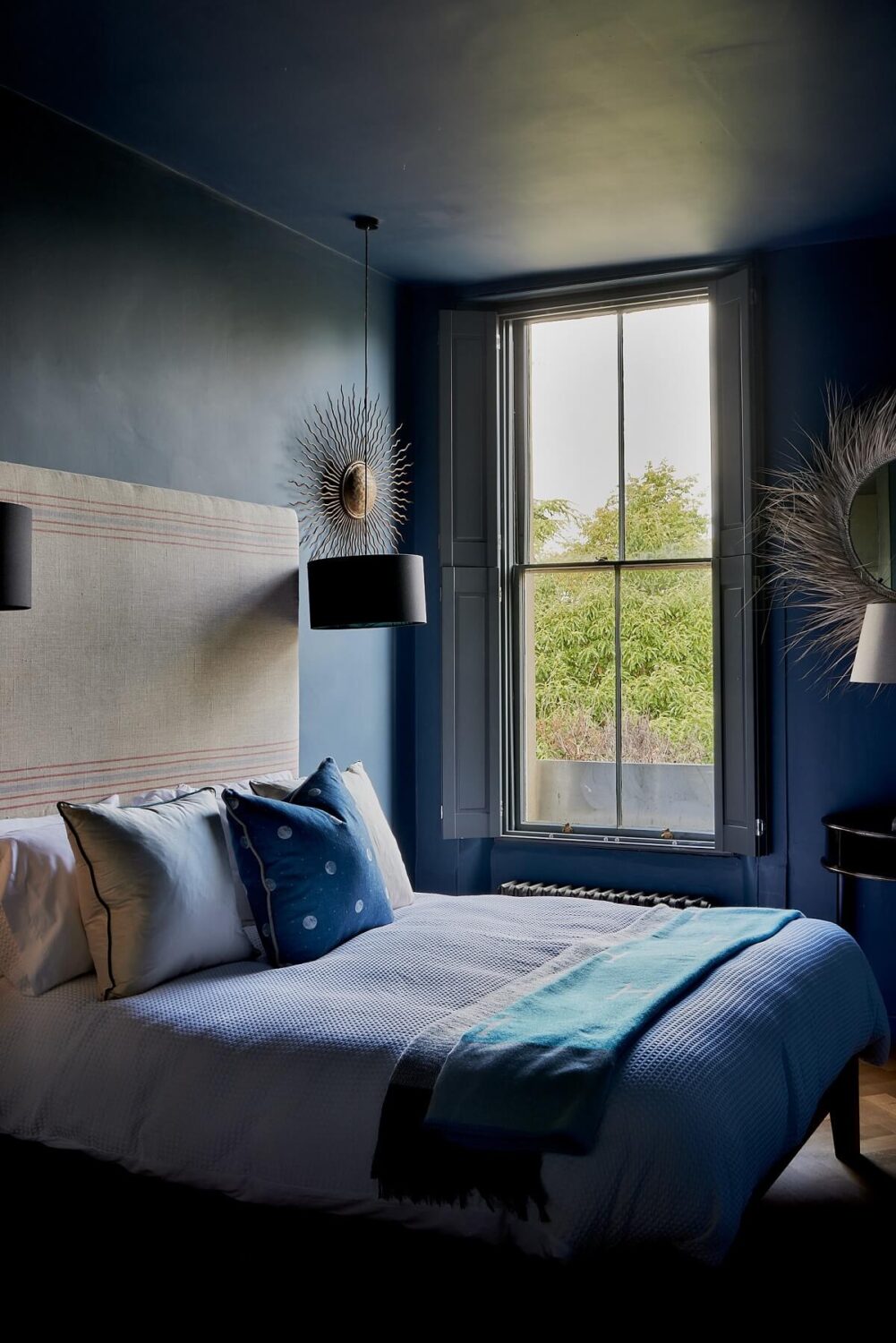A Beautiful London Apartment in an Italianate Style Villa 17 deep-blue-bedroom-painted-ceiling-london-apartment-nordroom