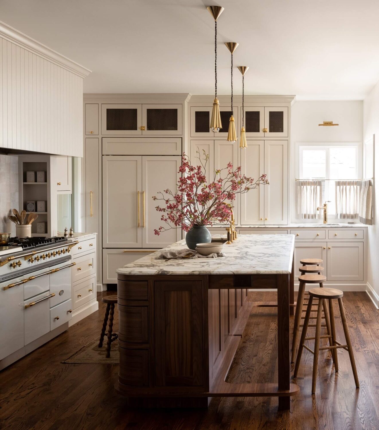 Best of 2022: Kitchens 18 kitchen-hard-wooden-floor-round-island-white-cabinets-nordroom