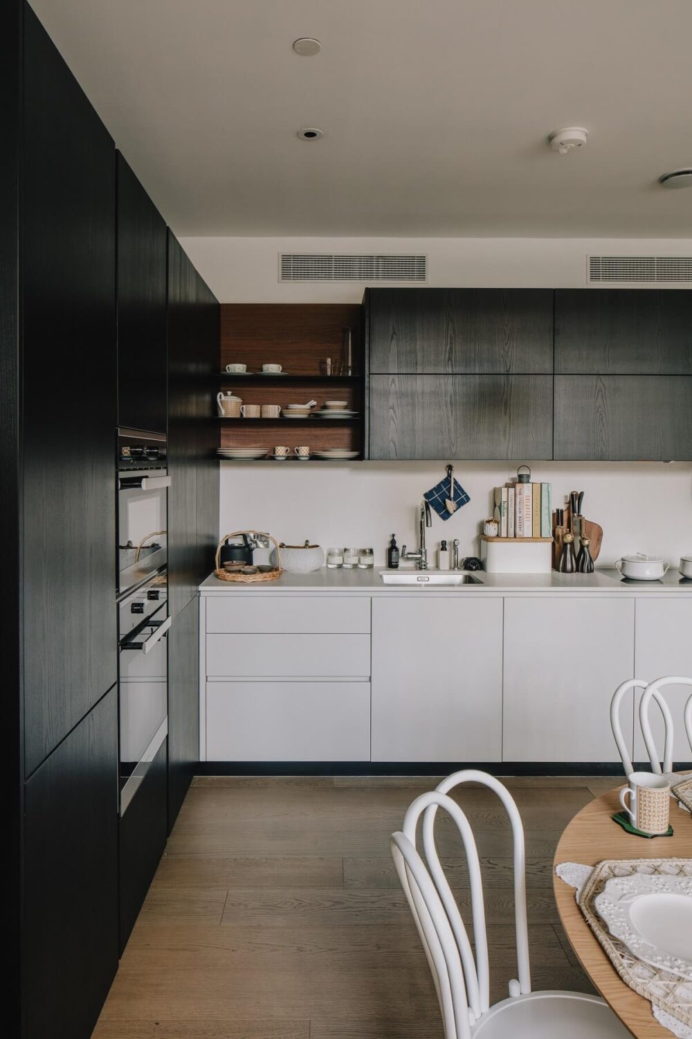 A Modern Apartment in a Former Warehouse in London 7 modern-kitchen-black-white-cabinets-open-shelves-nordroom
