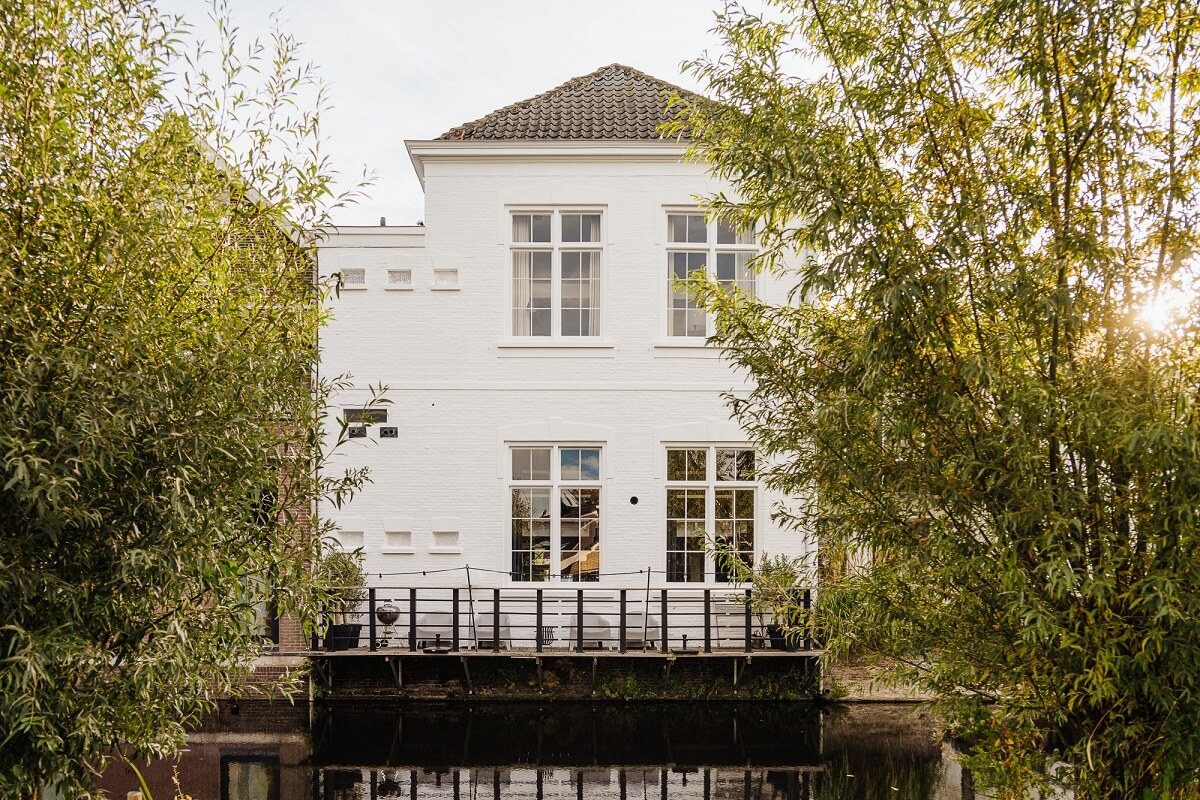 A Unique Black and White Home in a Former School Building 41 exterior-white-facade-canal-terrace-nordroom