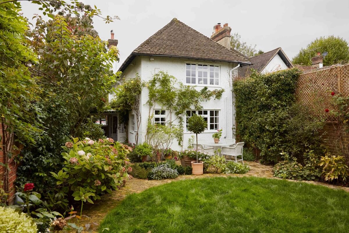 Best of 2022: Outdoor Spaces 16 garden-facade-english-cottage-nordroom