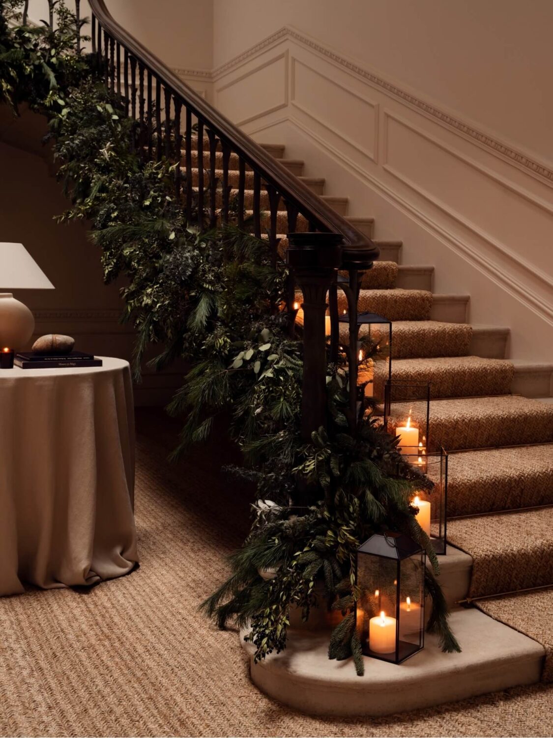 Zara Home Christmas 2022: An Elegant Holiday Season 9 hallway-christmas-decor-zara-home-nordroom