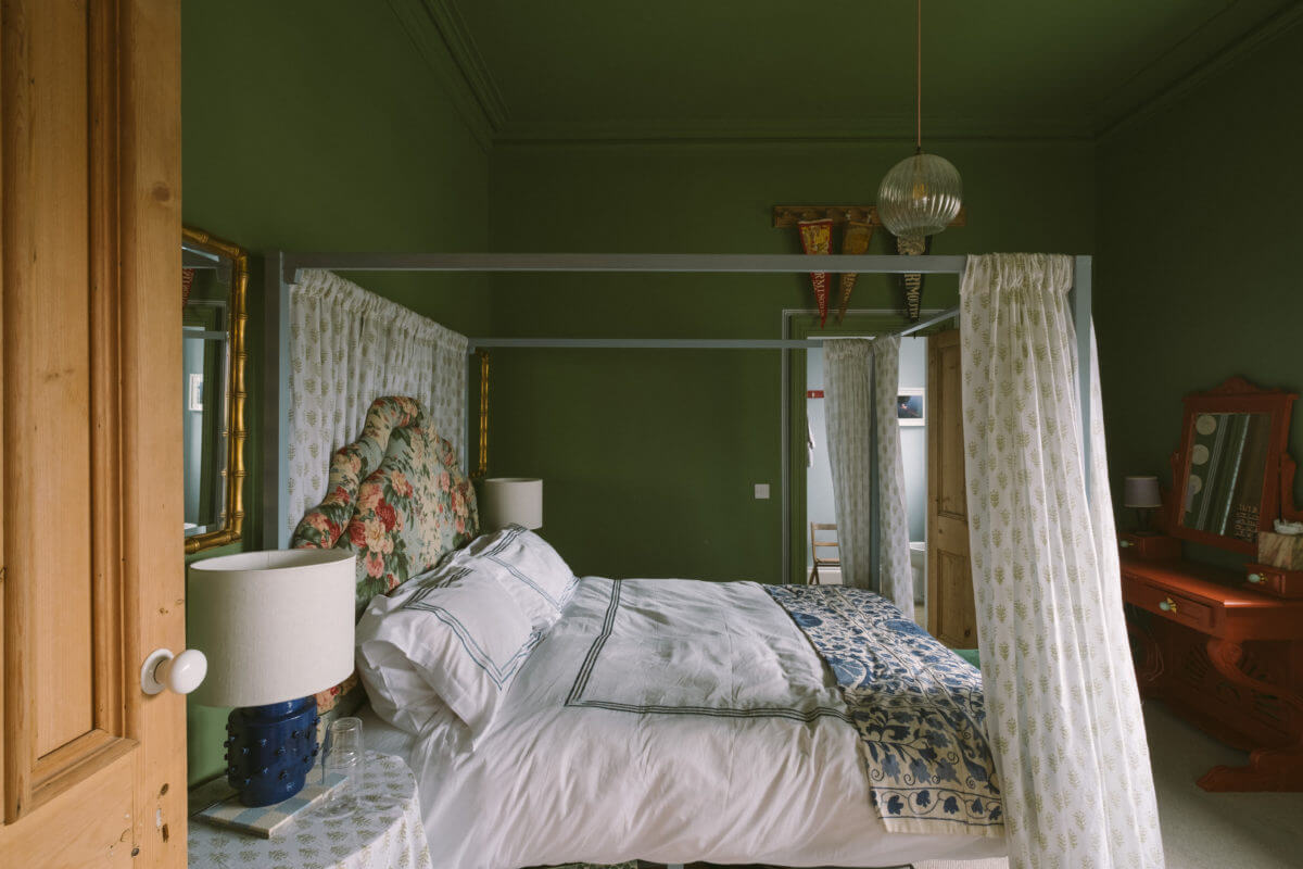 A Colorful Vintage Eclectic Home in England 20 vintage-bedroom-green-walls-ceiling-canopy-bed-nordroom