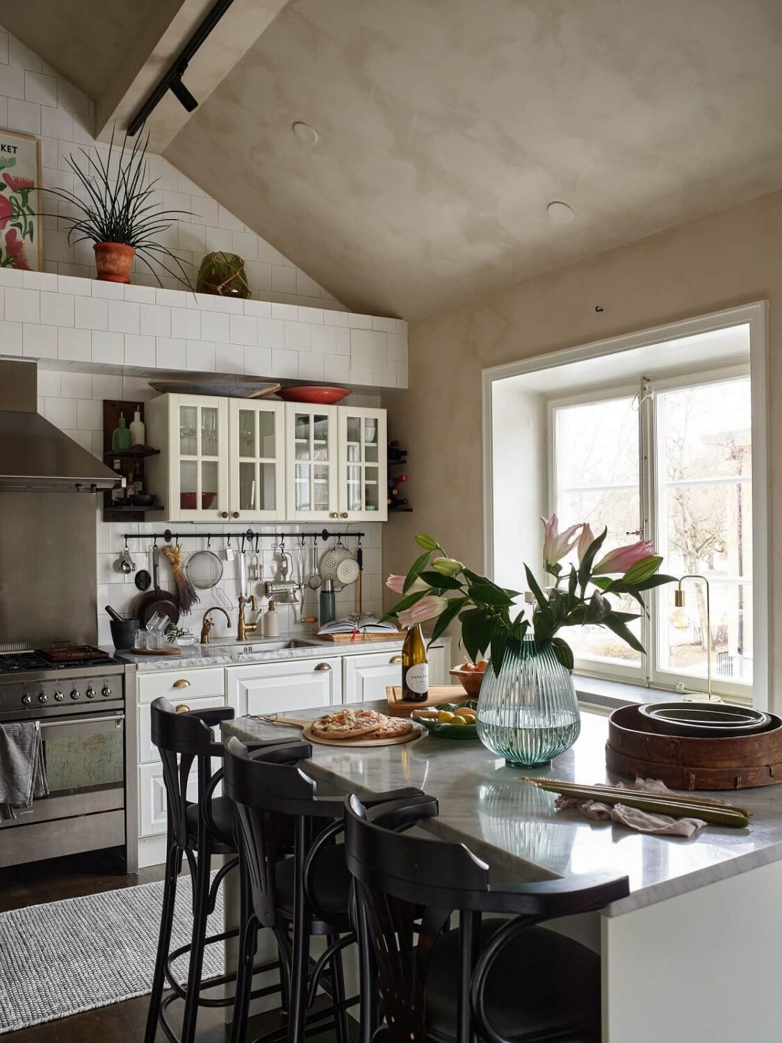 A Swedish Maisonette with a Charming Kitchen 1 white-country-style-kitchen-island-breakfast-bar-chalk-paint-walls-nordroom