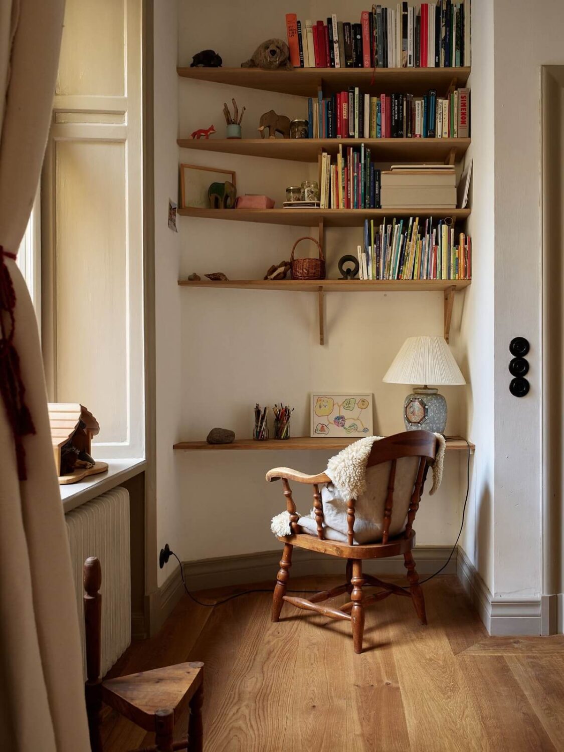 Best of 2023: Home Offices 19 small-home-office-bedroom-bookshelfs-beige-aesthetic-nordroom