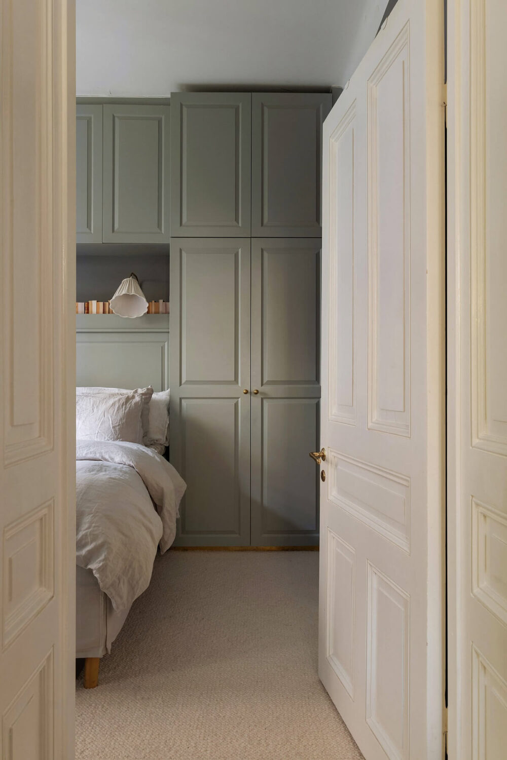 A Classic Maisonette Home in Stockholm 9 built-in-wardrobes-bedroom-classic-apartment-nordroom
