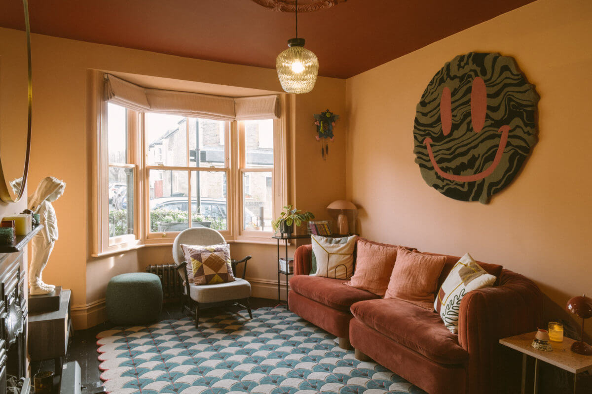 A Victorian House in London Decorated in Warm Color Tones 16 colorful-living-room-bay-window-ochre-yellow-walls-nordroom