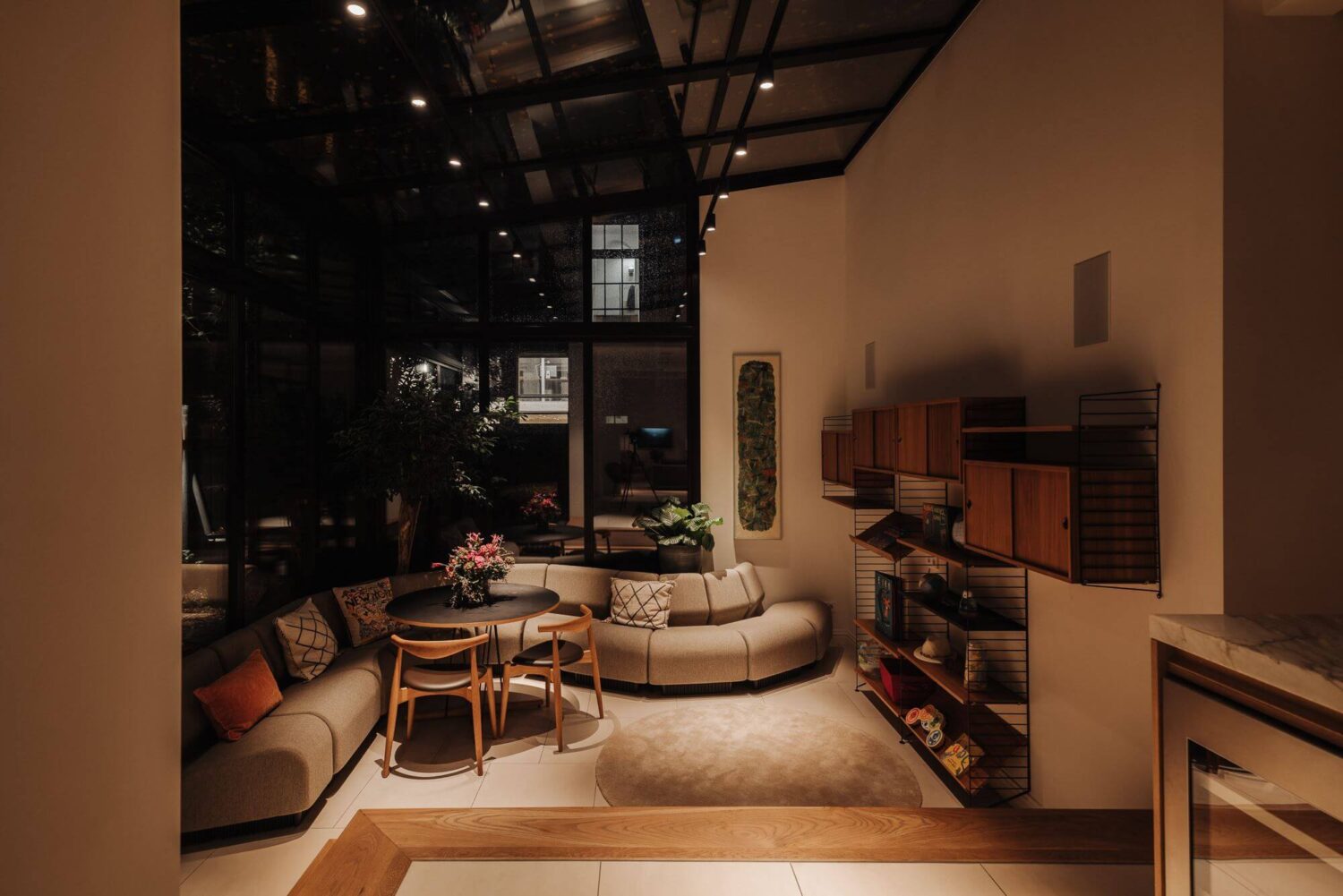 A Luxurious Canal Home in Amsterdam 1 curved-built-in-bench-skywindows-nordroom