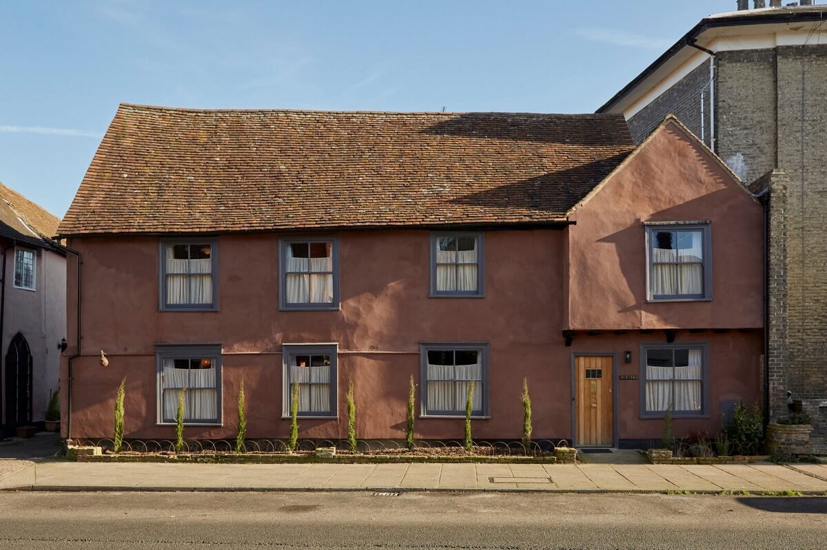 A Pink English Home That's Brimming with History 1 exterior-terracotta-pink-facade-historic-home-nordroom
