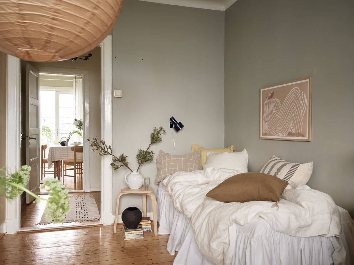 A Small Studio Apartment with Gray Walls 5 bed-area-scandinavian-studio-apartment-gray-walls-nordroom