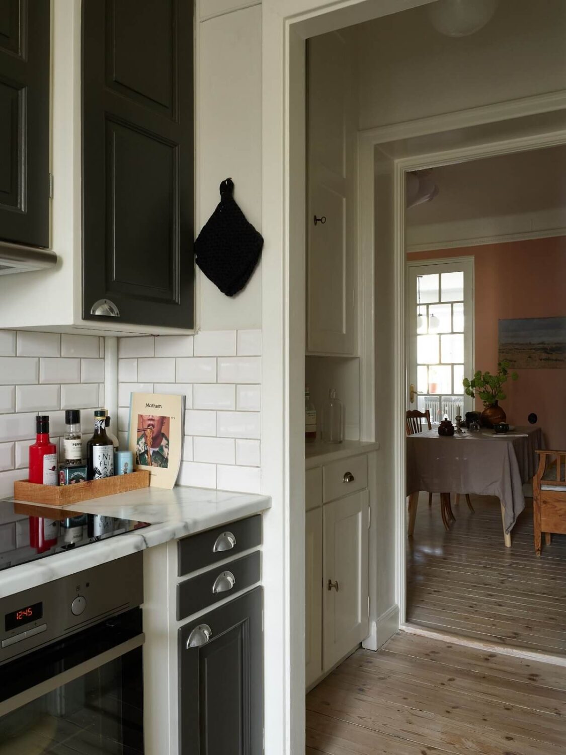 A Scandinavian Apartment with a Light Green Bedroom 14 kitchen-dark-grey-cabinets-wooden-floor-nordroom