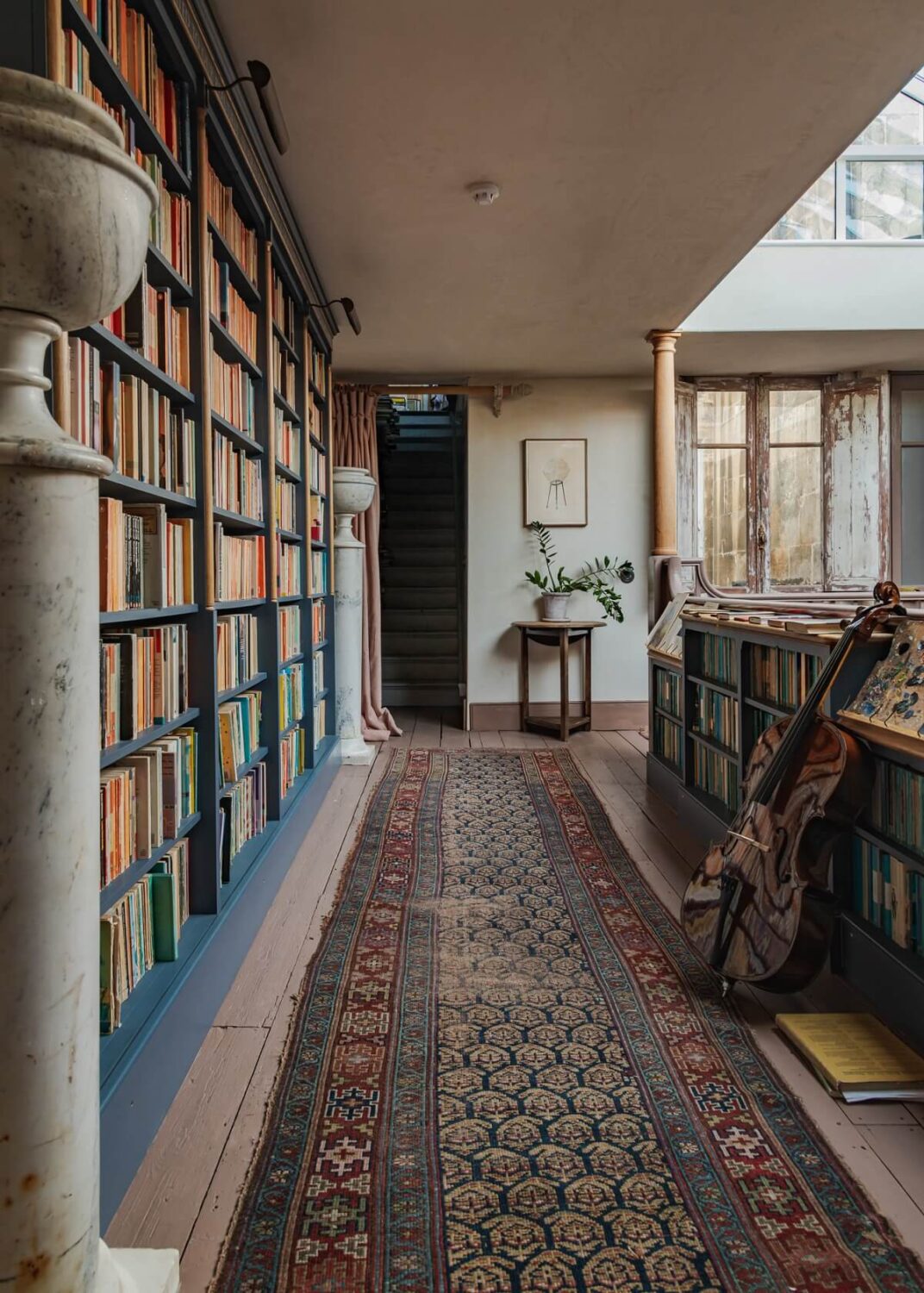 36 Home Library Ideas That Are A Book-Lover's Dream 21 landing-reading-room-bookshelves-vintage-rugs-nordroom