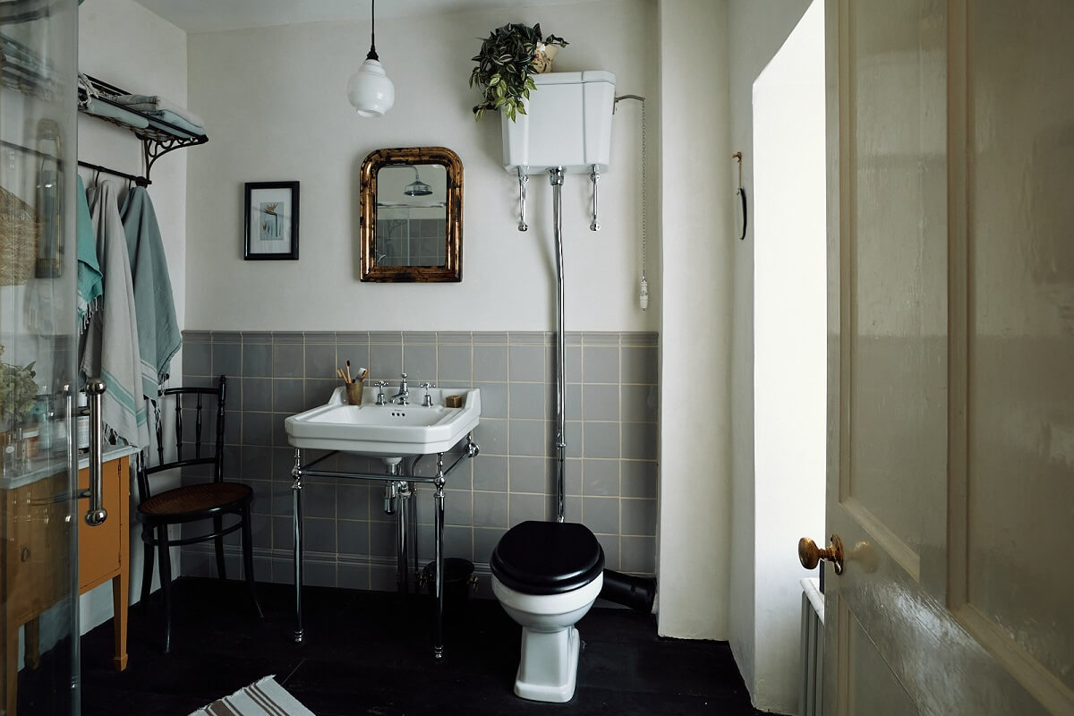 An English Cottage with a Perfect Kitchen 20 bathroom-black-floor-tiles-nordroom