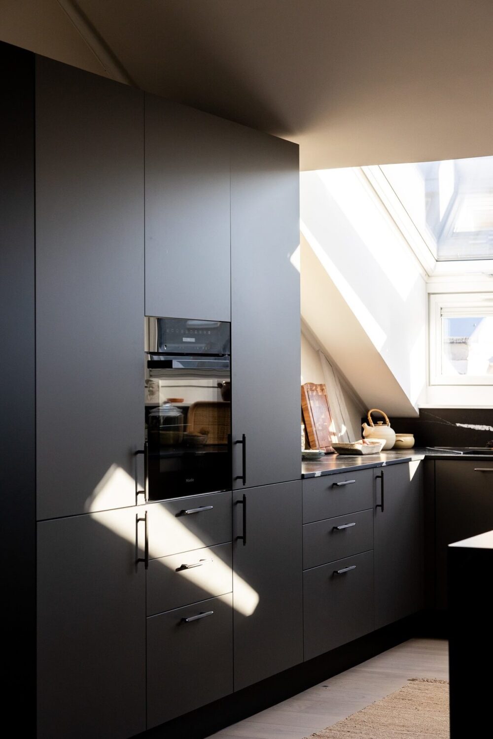 A Bright Penthouse Apartment in Oslo 7 black-cupboards-modern-kitchen-scandinavian-penthouse-nordroom