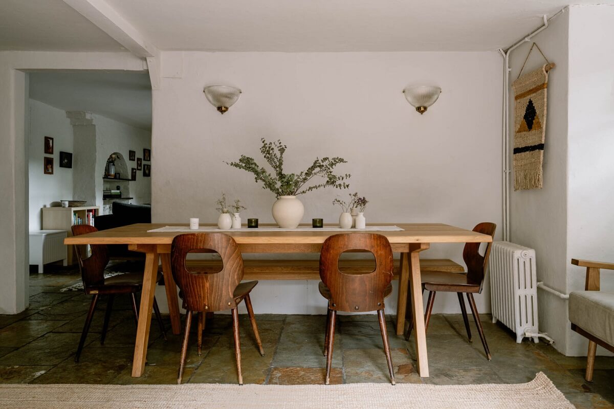 A Warm Living Room in a Historic English Home 11 dining-table-kitchen-victorian-house-nordroom