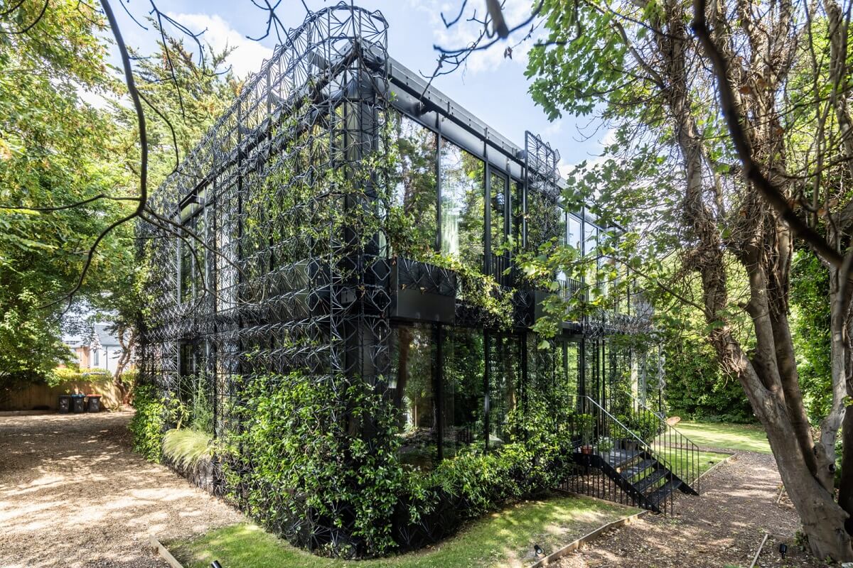 Best of 2023: Outdoor Spaces 35 sculptural-steel-exterior-modern-house-england-nordroom
