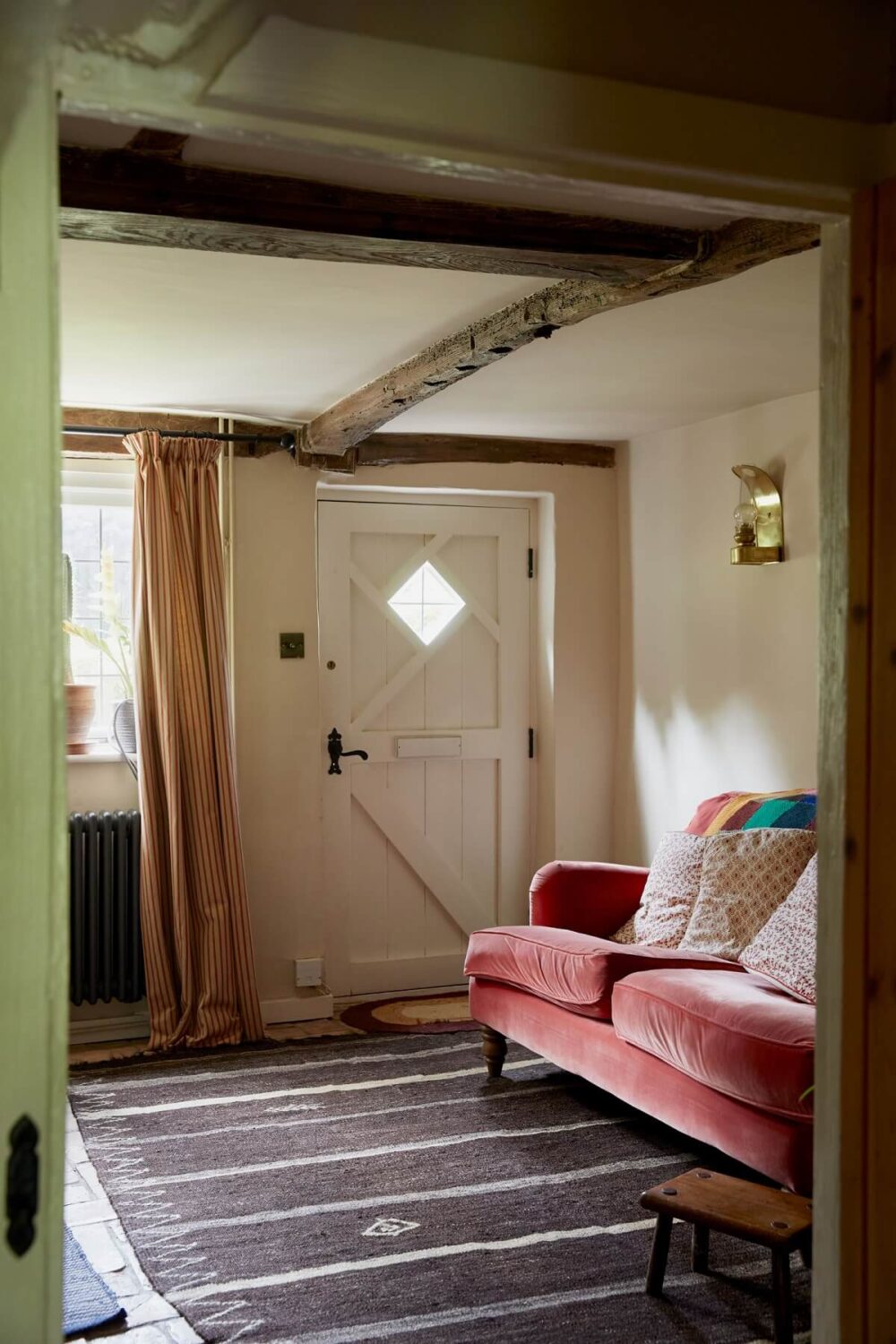 An English Cottage with a Coral Pink Kitchen 1 english-cottage-living-room-entry-pink-couch-nordroom