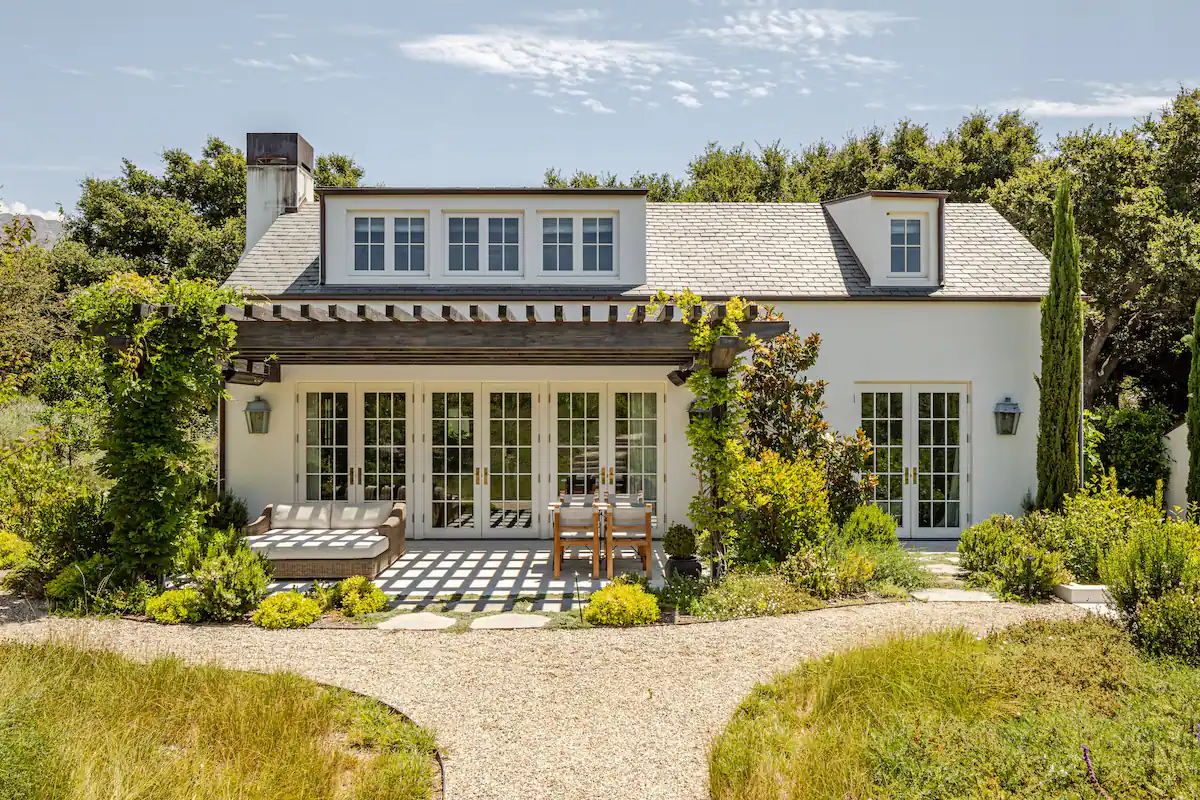 Gwyneth Paltrow's Serene Guesthouse in Montecito 1 exterior-garden-guest-house-gwyneth-paltrow-nordroom