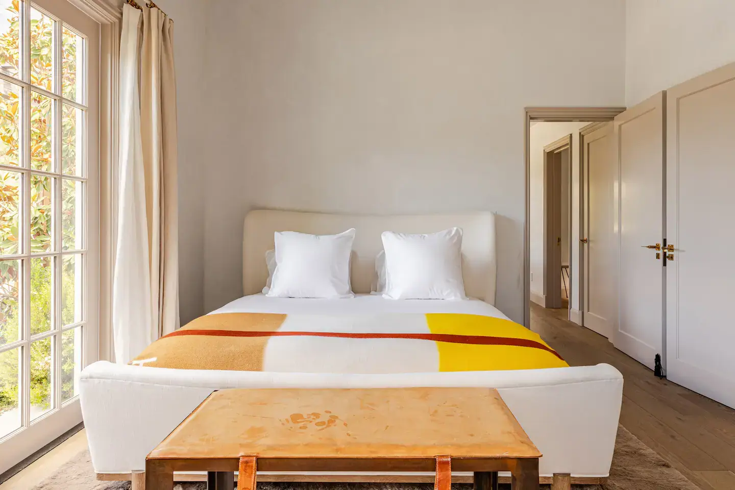 Gwyneth Paltrow's Serene Guesthouse in Montecito 7 serene-bedroom-guesthouse-gwyneth-paltrow-nordroom
