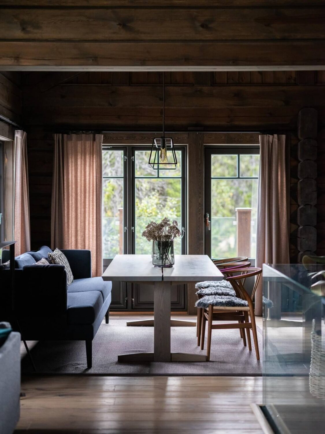 Best of 2023: Dining Rooms 7 log-house-dining-area-bench-nordroom