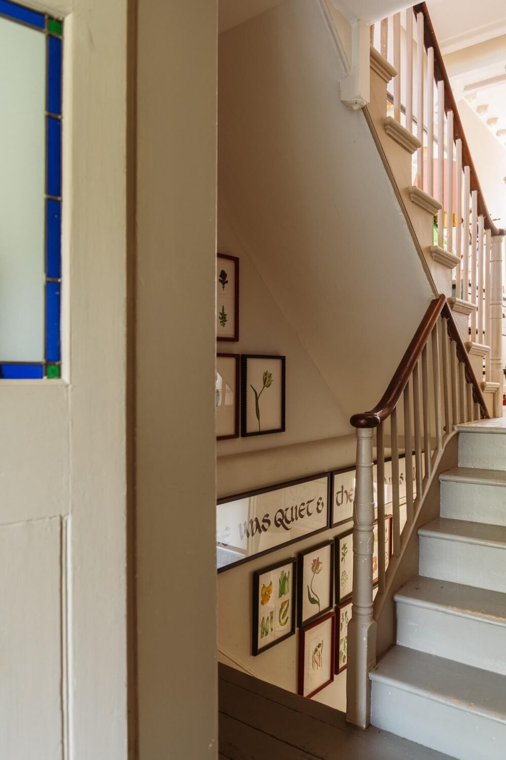 A Cozy Victorian House with Warm Color Accents 12 staircase-london-house