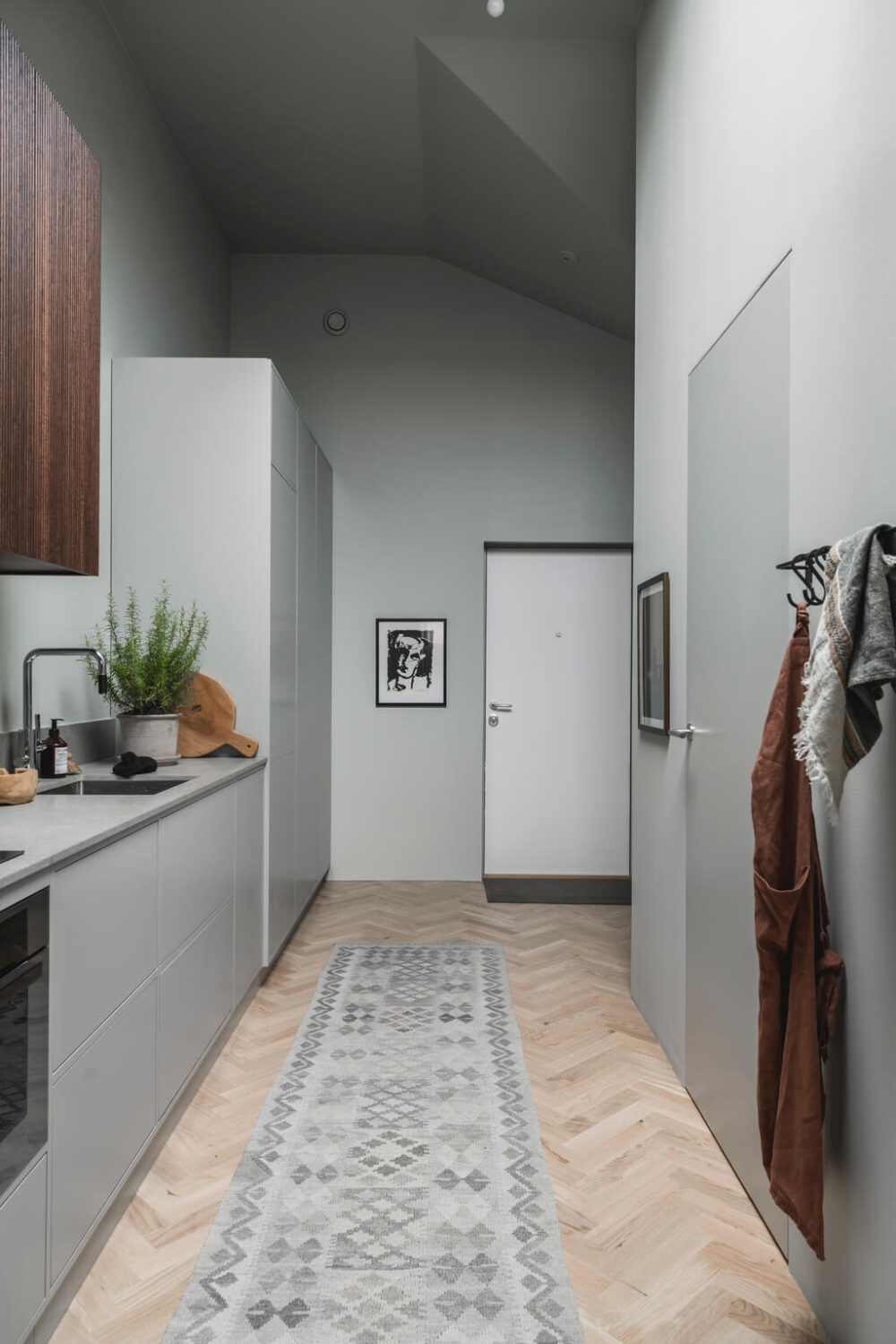 A Stylish Modern Gray Attic Apartment 12 gray-modern-kitchen-scandinavian-design-nordroom