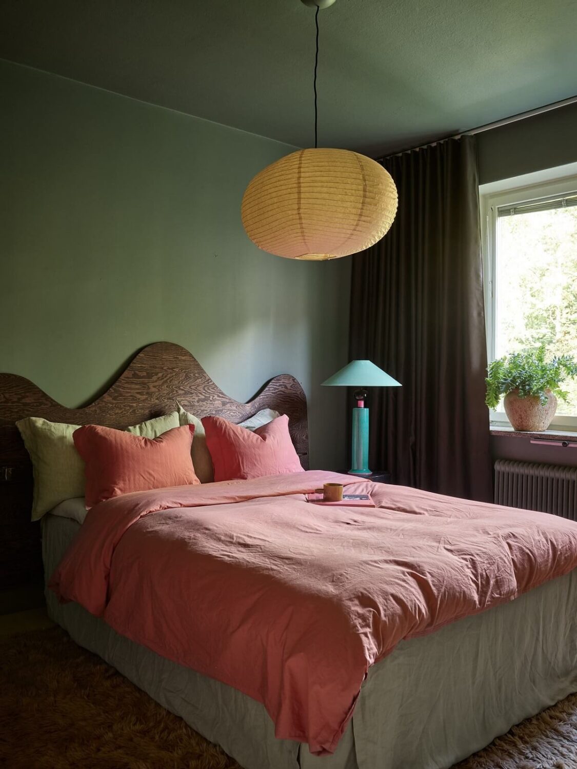 Warm Pink Tones in A Stockholm Apartment 14 green-bedroom-wavy-headboard-pink-bedding-nordroom