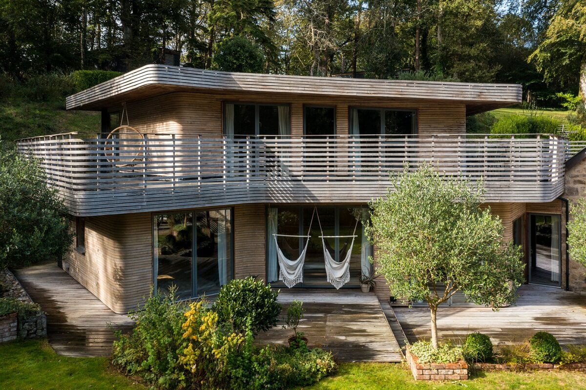 An English Country House That Pairs History with Contemporary Design 1 modern-house-terrace-curved-timber-grand-designs-nordroom