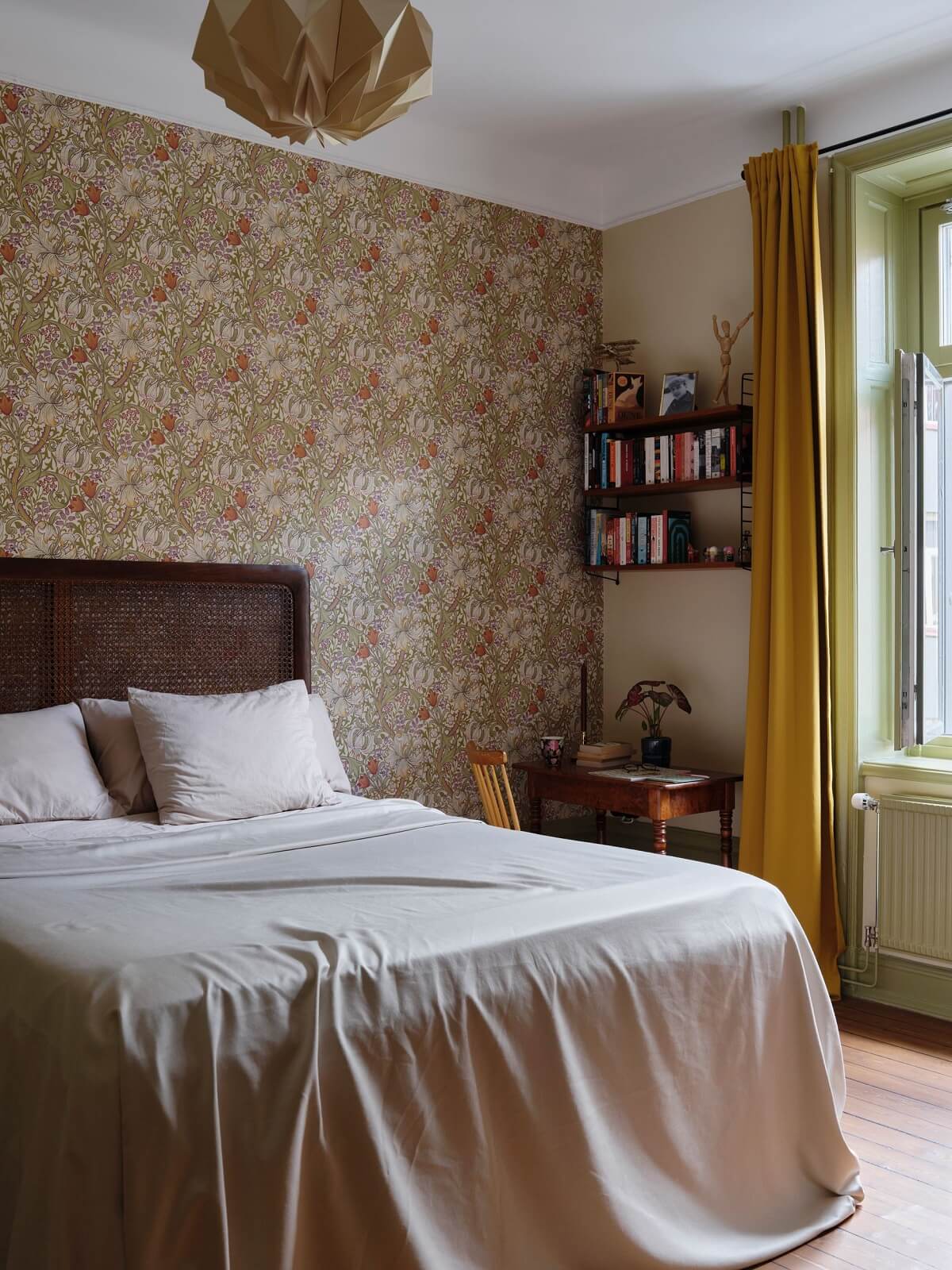 bedroom-wooden-headboard-wallpaper-desk-ochre-curtains-nordroom
