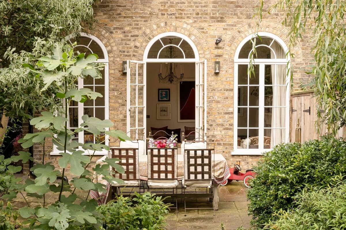 Best of 2023: Outdoor Spaces 22 green city garden dining space arched windows nordroom