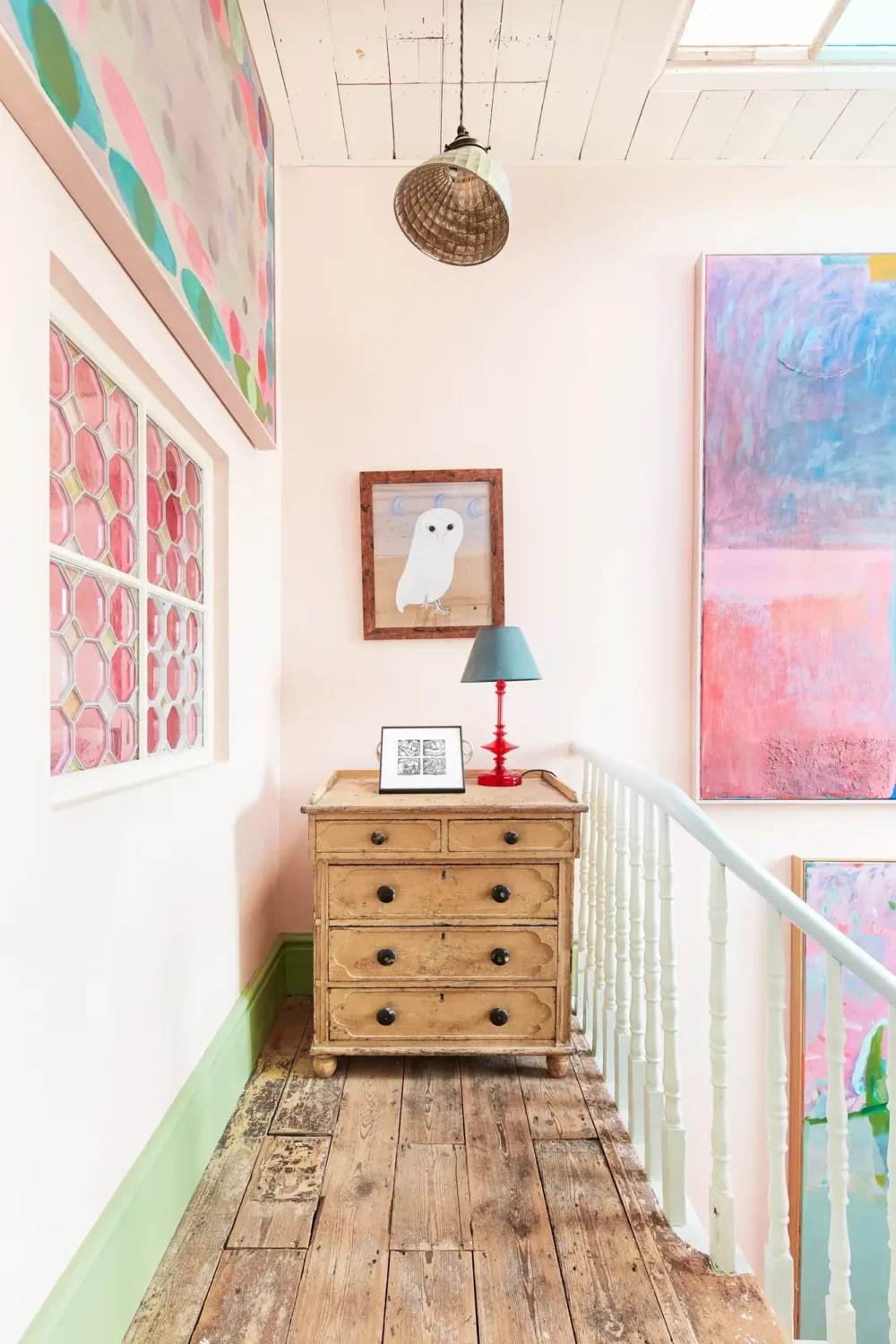 50+ Rooms That Prove ‘The Unexpected Red Theory’ Really Works 38 hallway wooden floor artist home london
