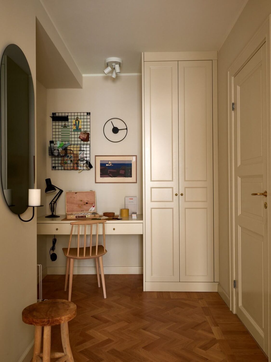 Small Bedroom Decorating Ideas That You'll Love 22 home office built in desk cabinets