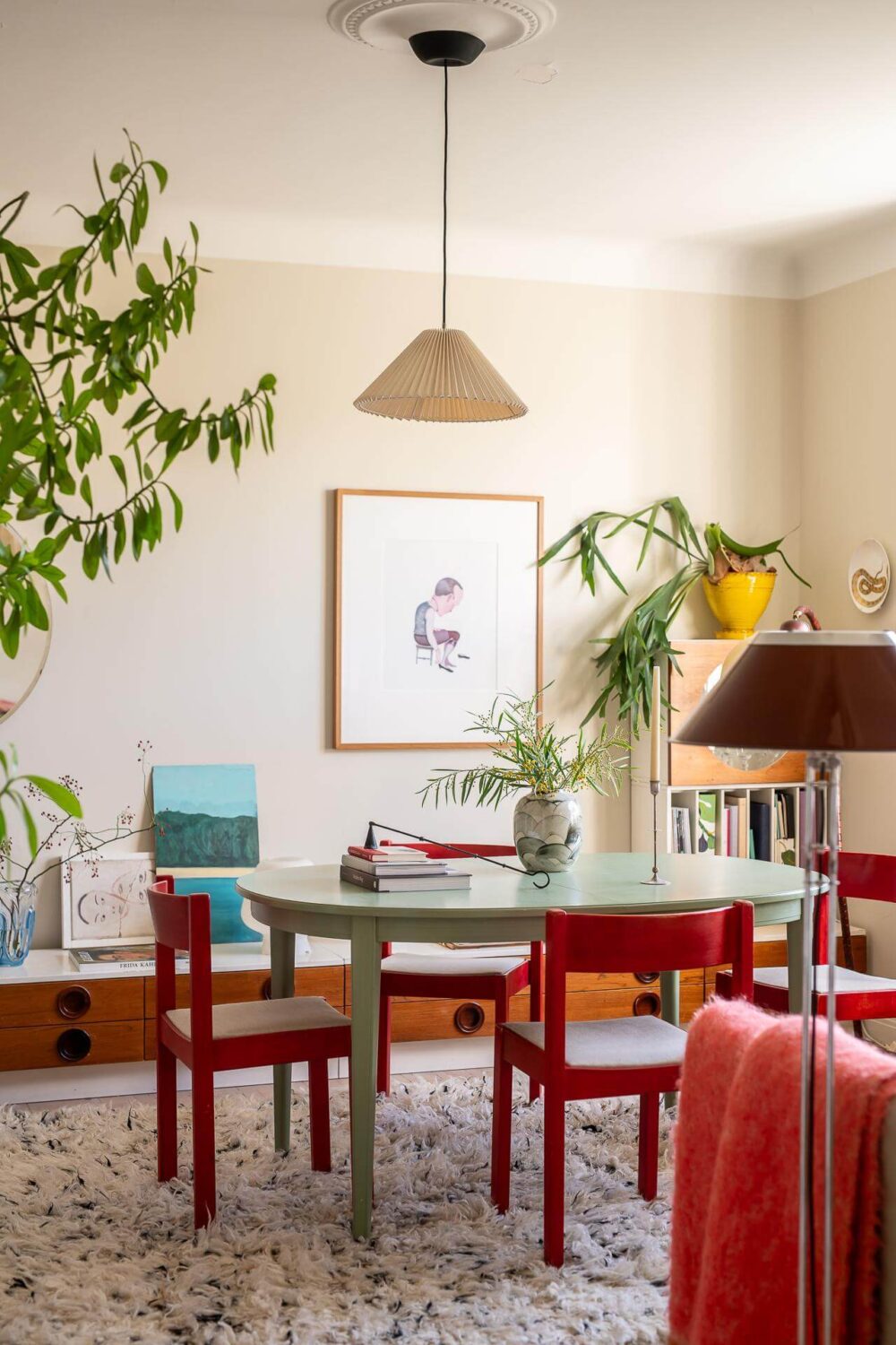Colorful Decor in a Scandinavian Apartment 2 round-green-dining-table-beige-walls-nordroom