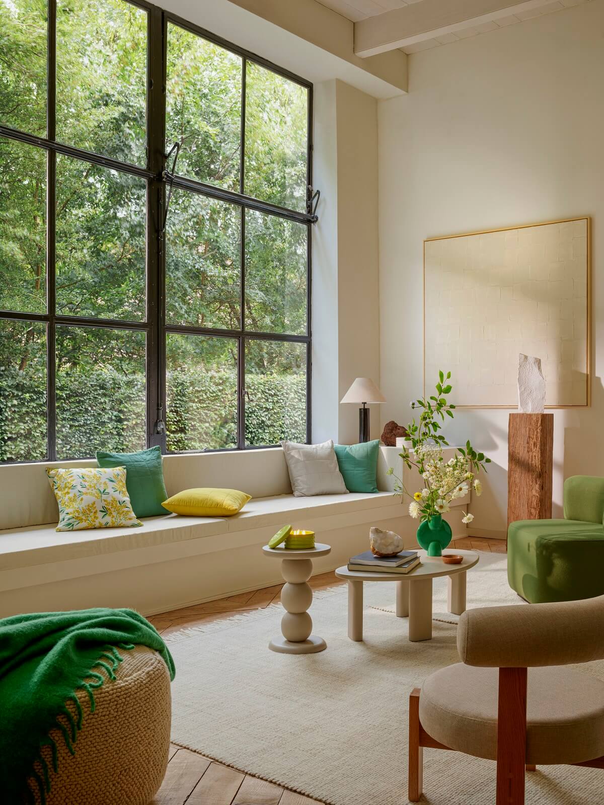 living-room-bench-green-tones-hm-home-spring-collection-2024-nordroom