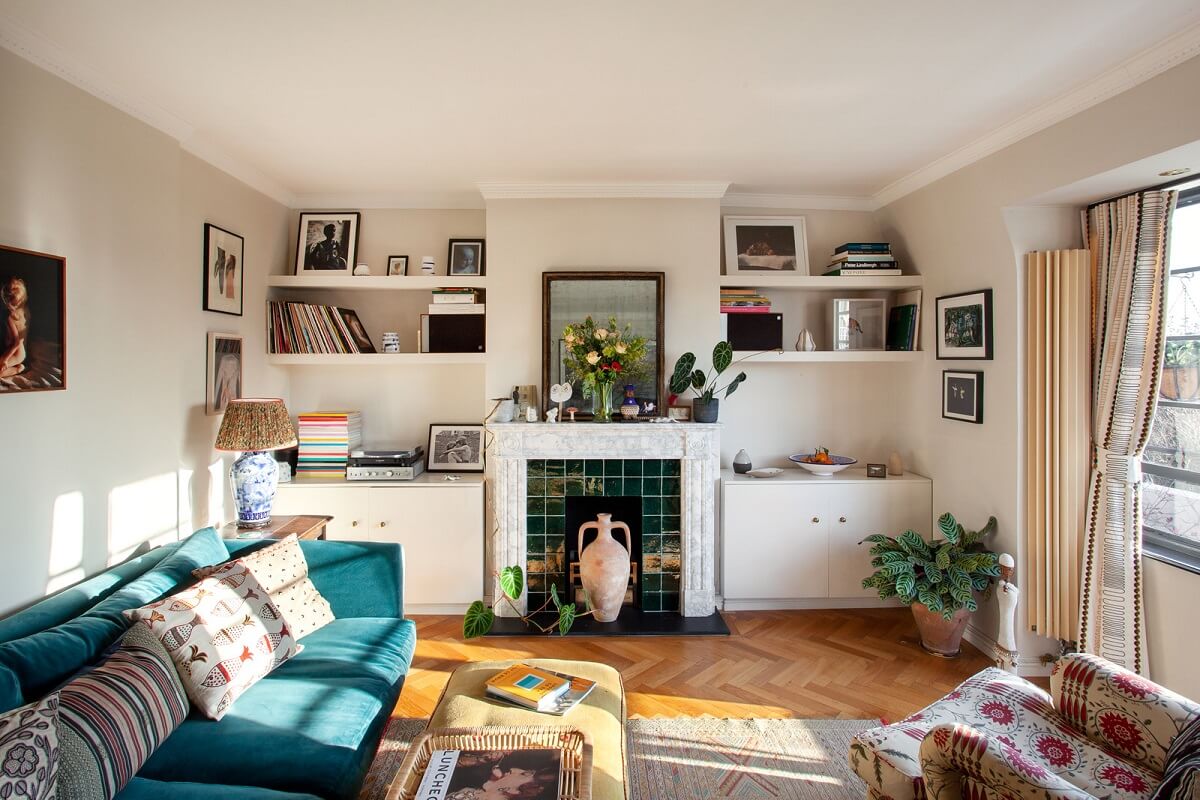 A Charming Apartment in an Art Deco Building in London 2 living-room-marble-fireplace-green-tiles-shelves-nordroom