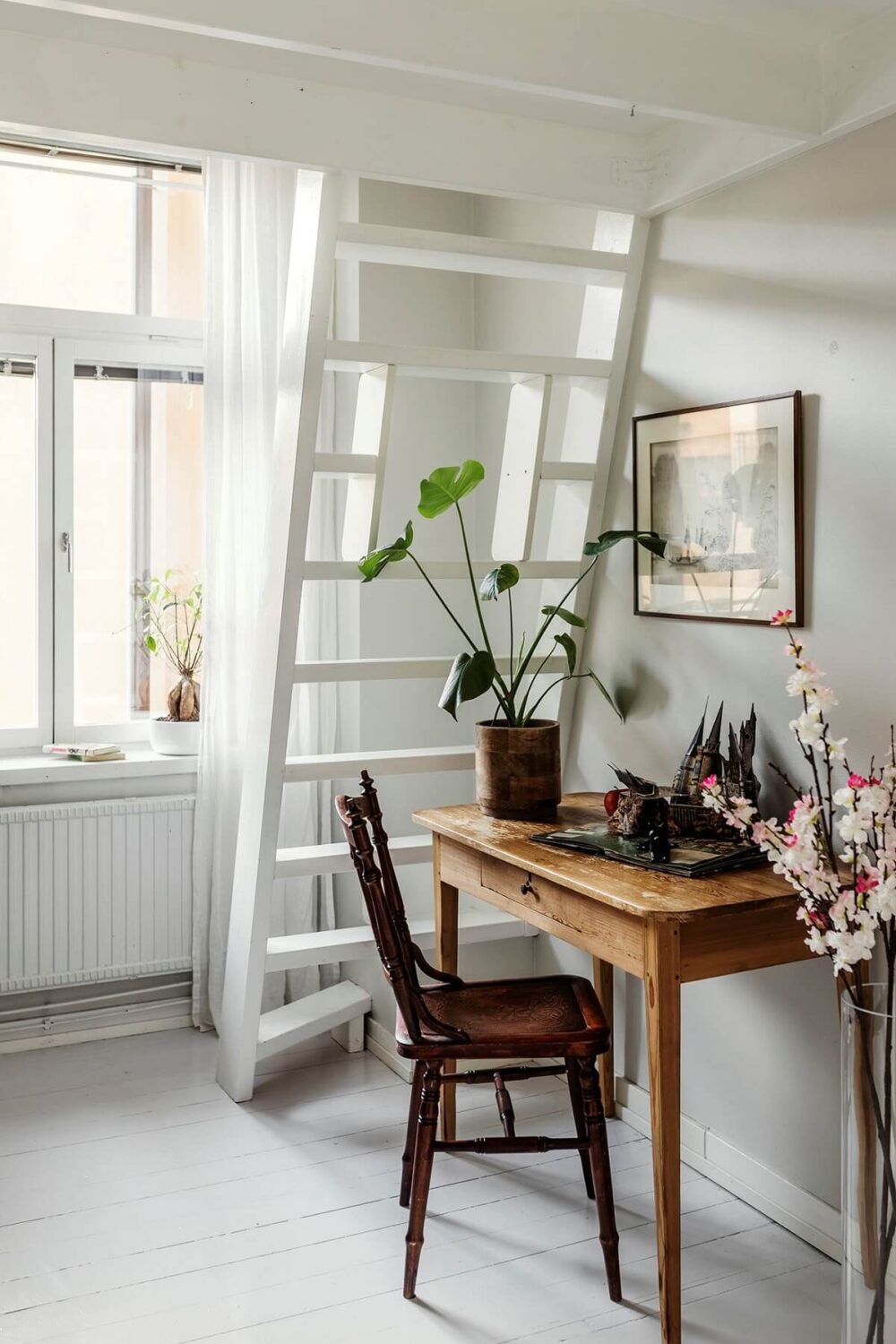Small Bedroom Decorating Ideas That You'll Love 11 white-bedroom-desk-loft-area-nordroom